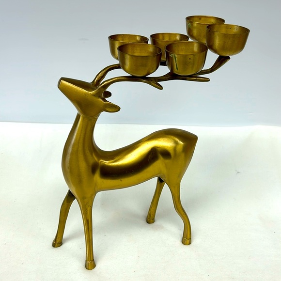 Vintage brass reindeer six tealight holder spots - Picture 1 of 10